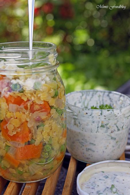 Rezeptbild: Linsensalat mit Karotten, Erbsen und einer Joghurt-Kräuter Sauce
