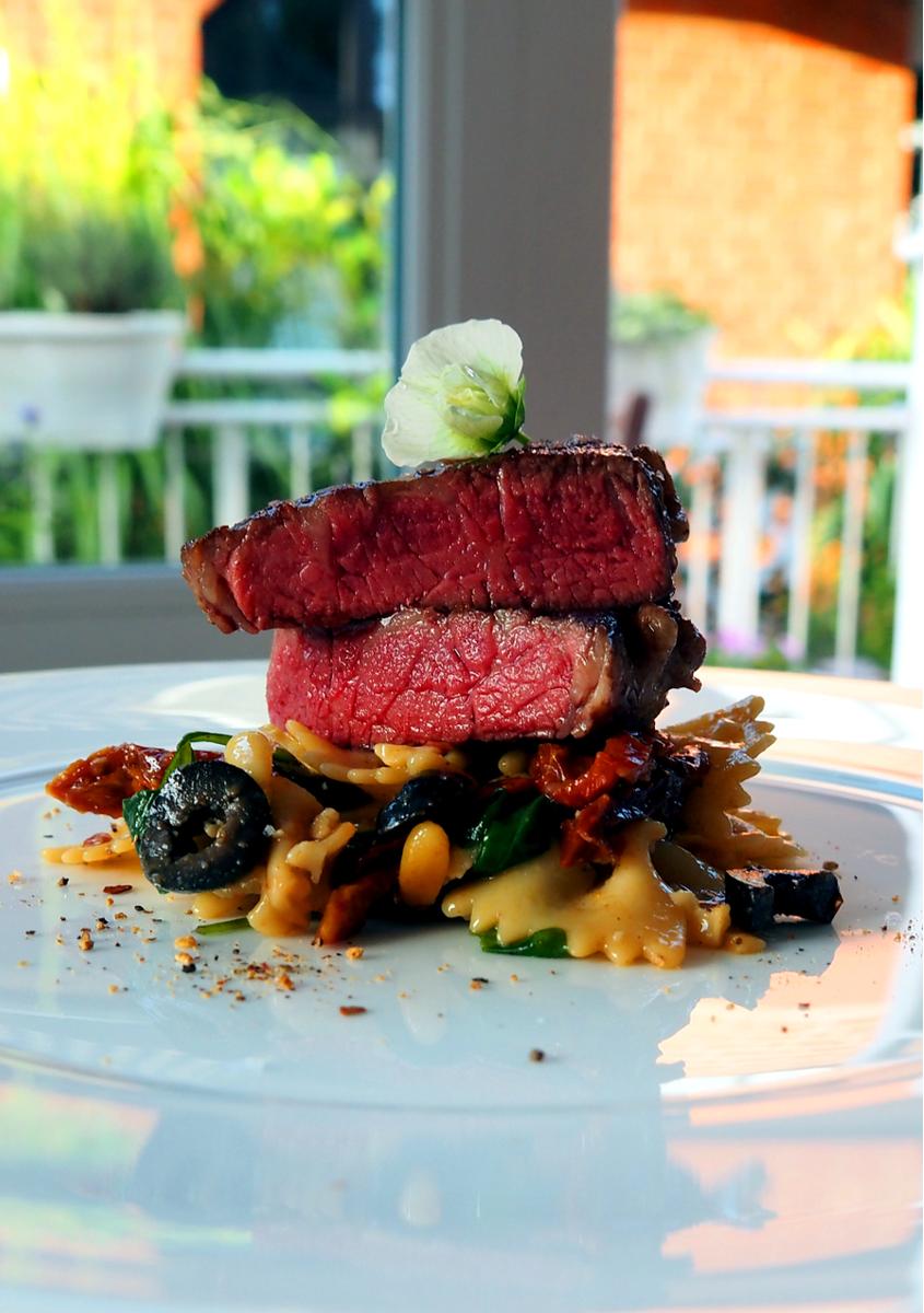 Rezeptbild: Entrecôte mit italienischem Nudelsalat