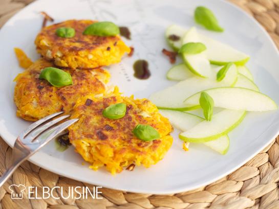 Rezeptbild: Knusprige Kürbis-Rösti mit fruchtigem Apfelsalat