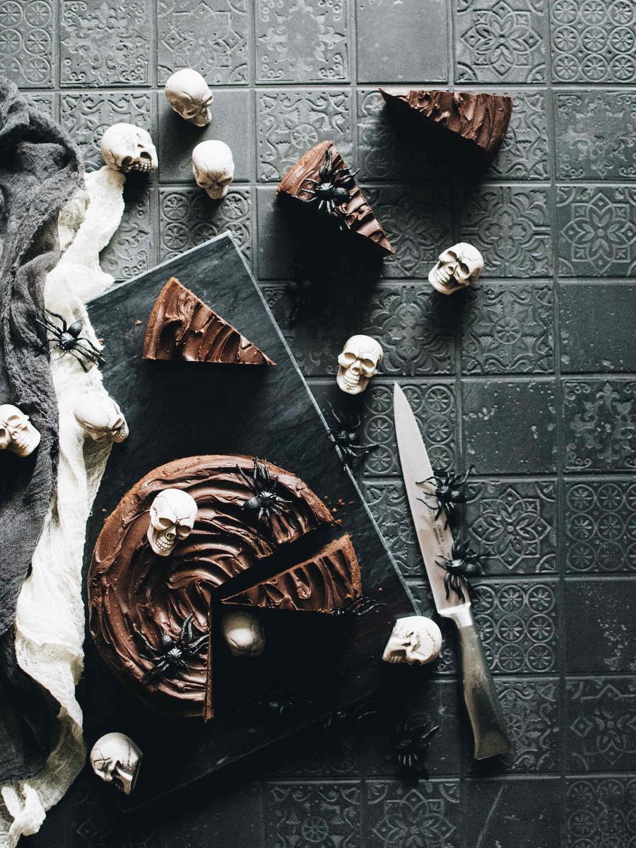 Rezeptbild: DEATH BY CHOCOLATE HALLOWEEN CAKE