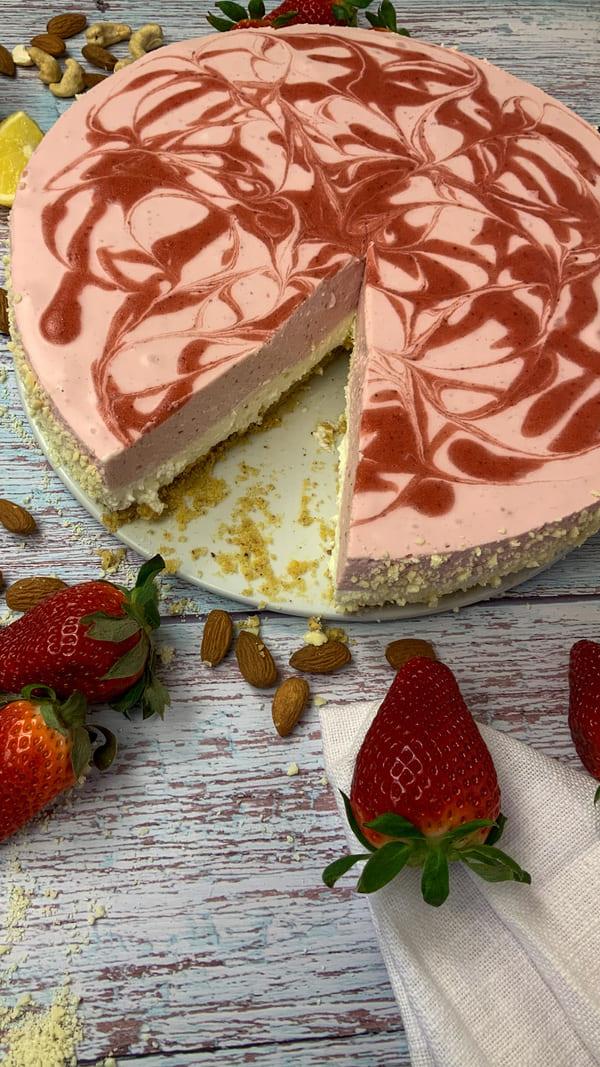 Rezeptbild: Sahniger Erdbeer Quark Kuchen ohne Backen