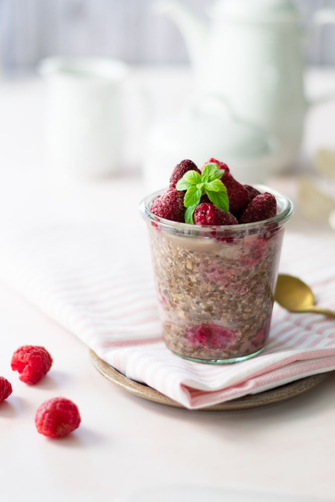 Rezeptbild: Schoko Overnight Oats mit Chia und Himbeeren