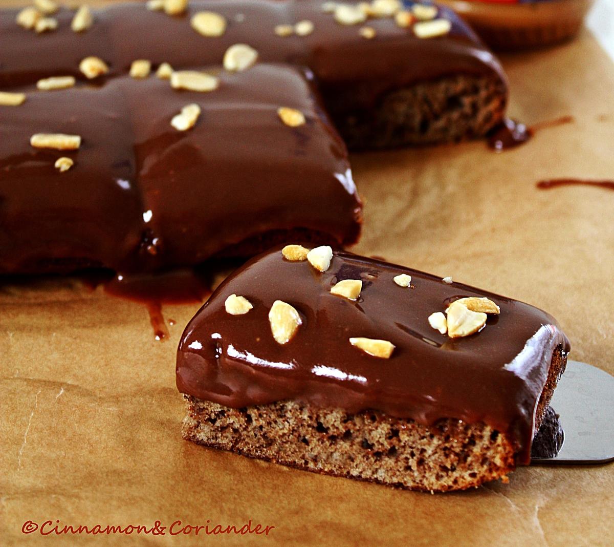 Rezeptbild: Banana Blondies mit Erdnussbutter Ganache