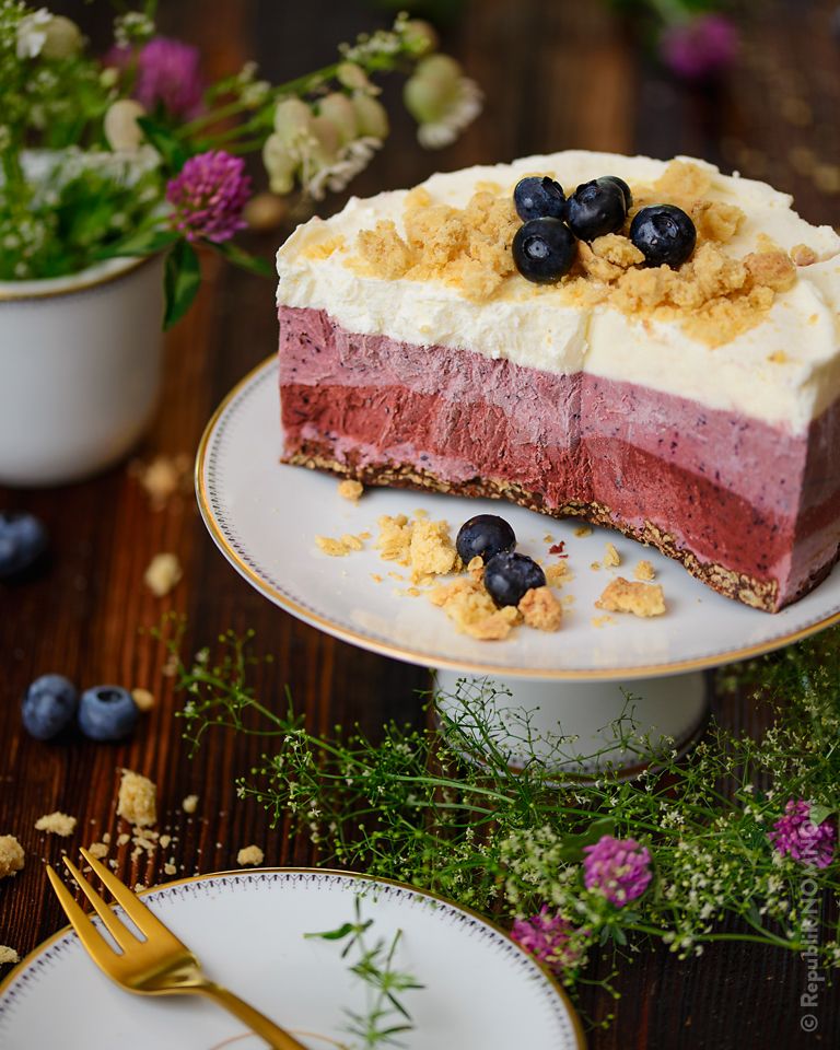 Rezeptbild: Ombre-Heidelbeer-Eistorte! 