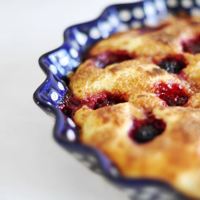 Rezeptbild: Hefekuchen mit Brombeeren und Zimt