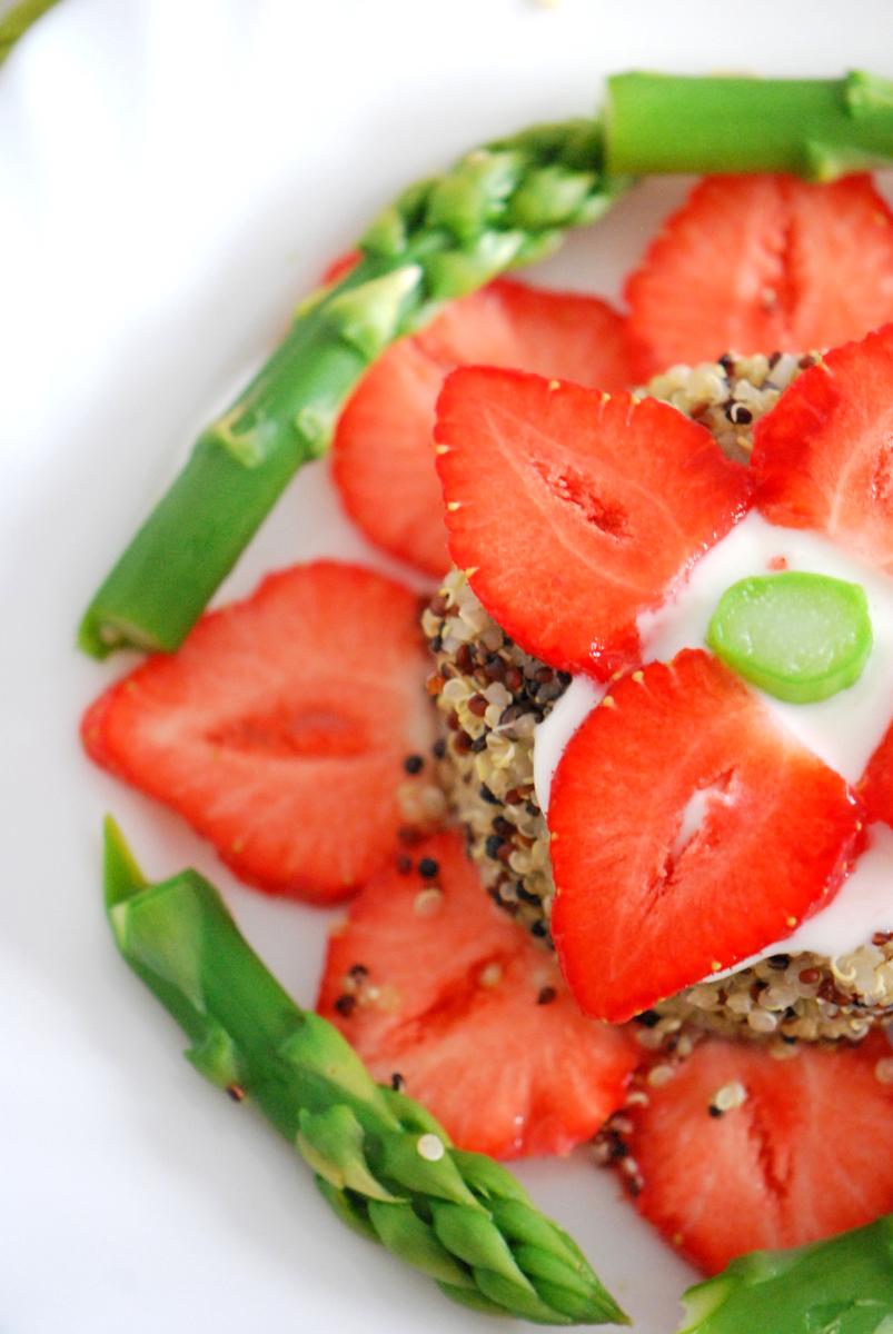 Rezeptbild: Spargel-Erdbeer-Salat mit Quinoa