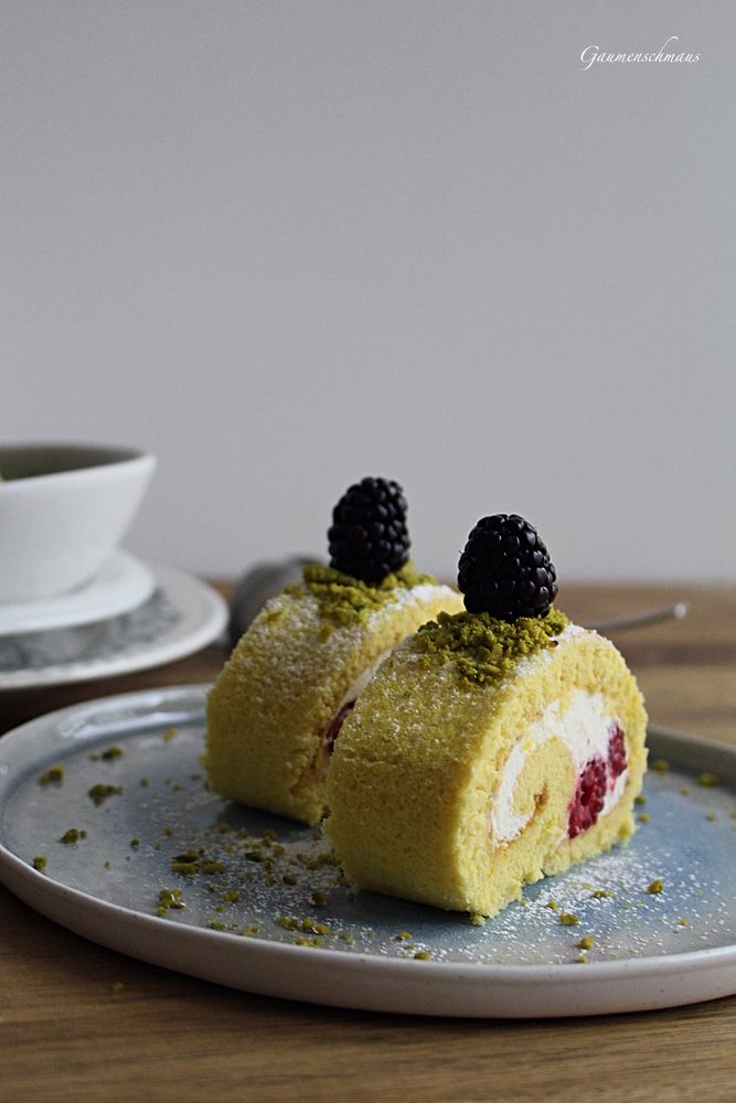 Rezeptbild: Himbeer-Pistazien-Roulade