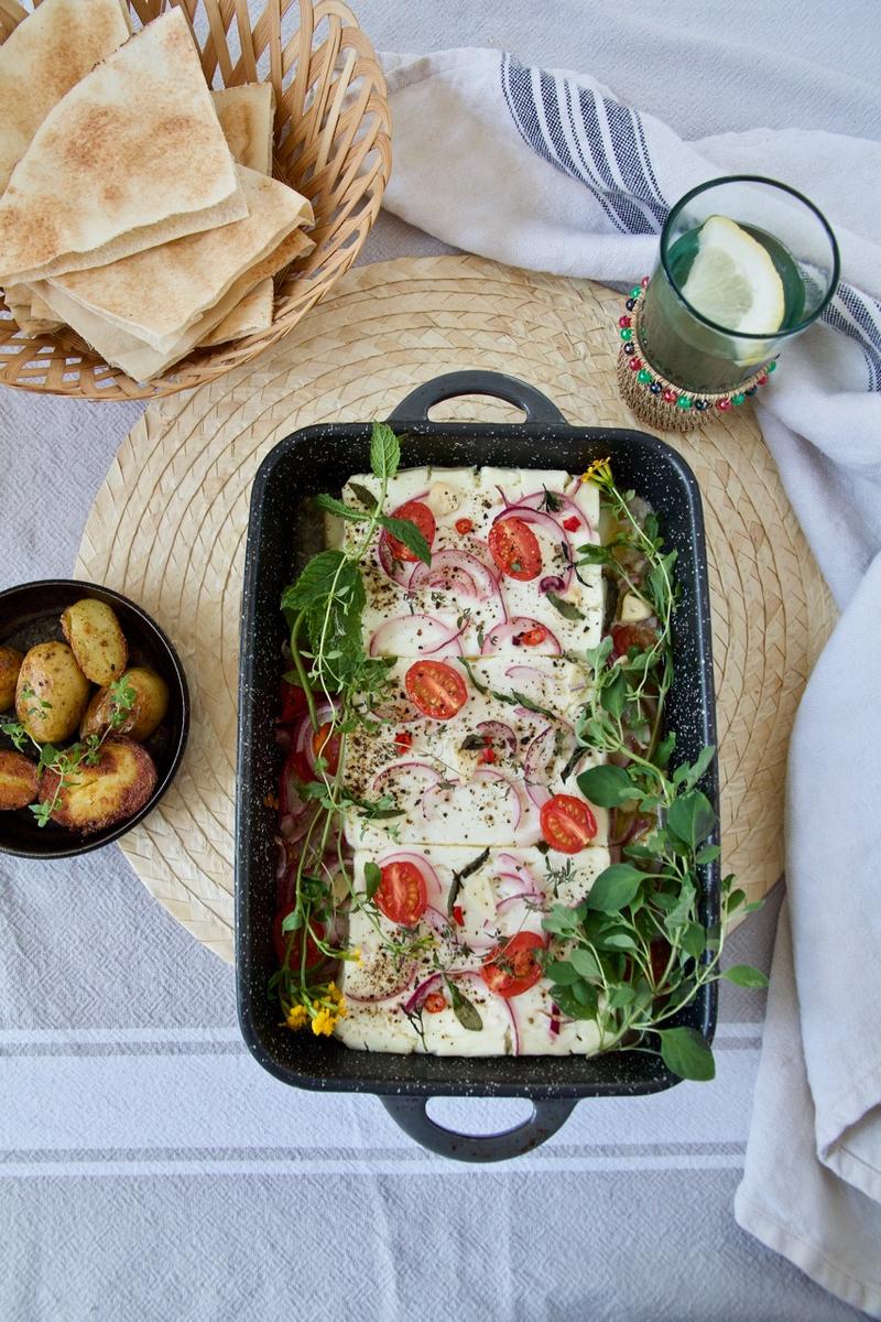 Rezeptbild: Gegrillter Feta mit Tomaten und Kräuter