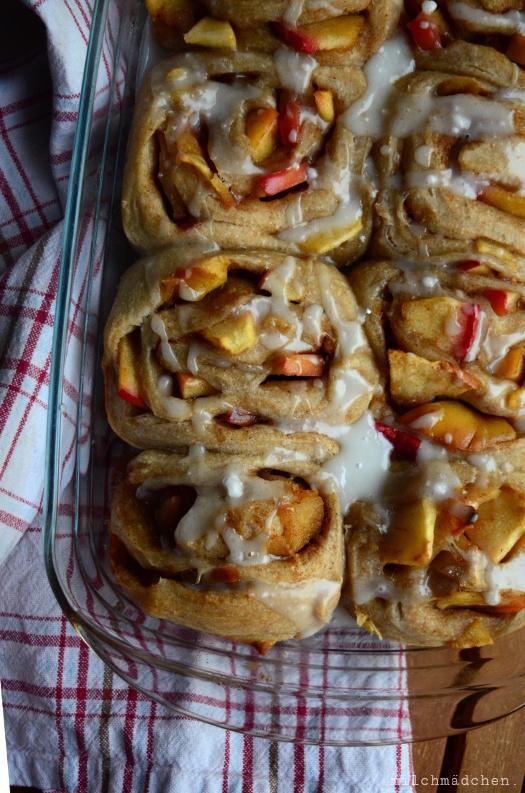 Rezeptbild: Sauerteig-Zimtschnecken mit Apfelfüllung