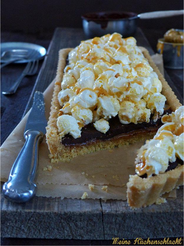 Rezeptbild: Karamell Tarte mit Amaretto-Ganache und Popcorn