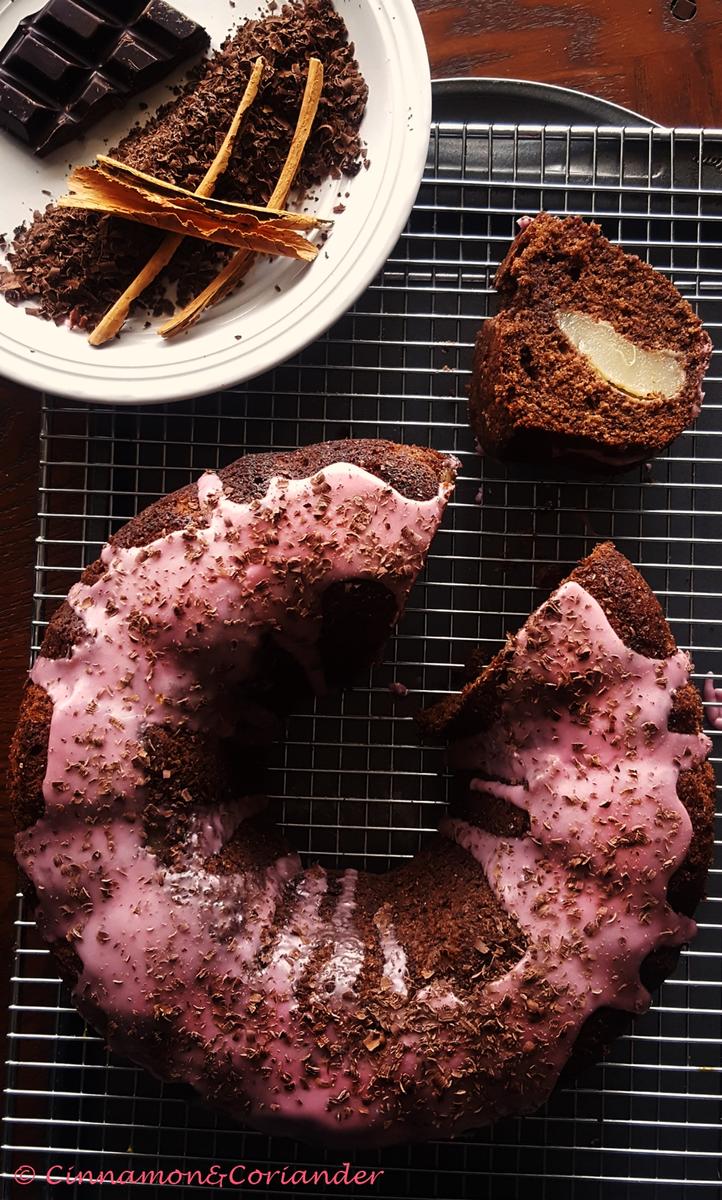 Rezeptbild: Omas Pfälzer Rotweinkuchen mit Birnen