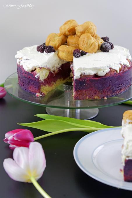 Rezeptbild: Brombeertorte mit Windbeuteln 