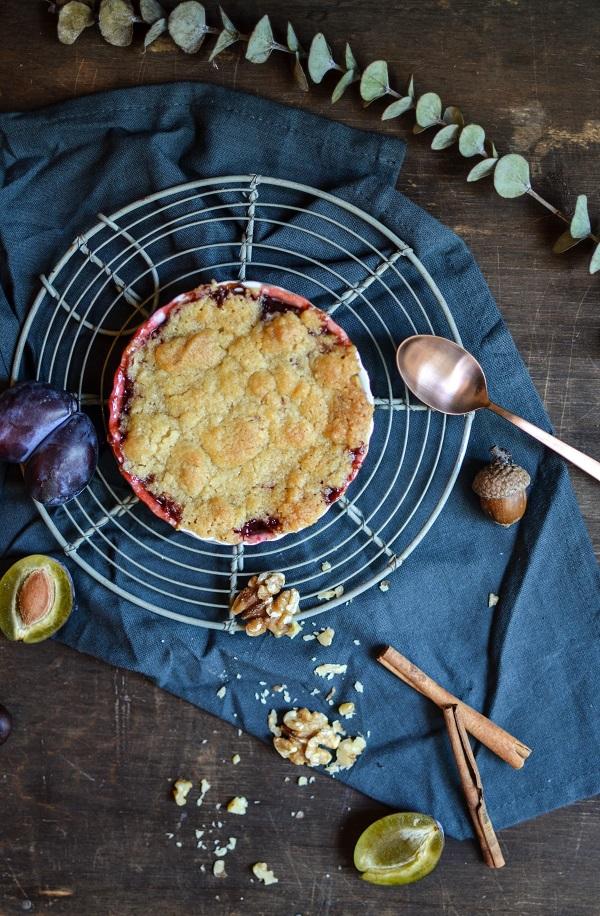 Rezeptbild: Pflaumen-Crumble mit Mascarponecreme