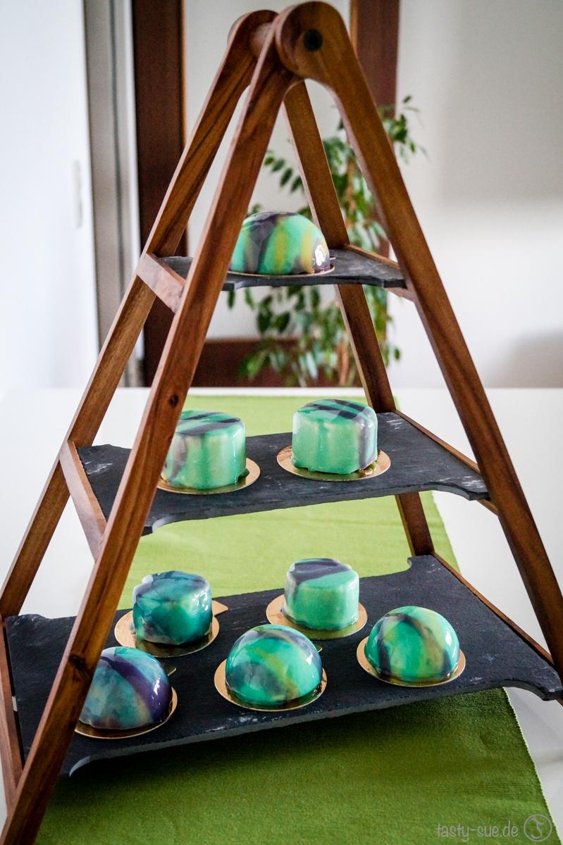 Rezeptbild: Mirror Glaze Cakes -> Mousse-Törtchen mit Spiegelglasur