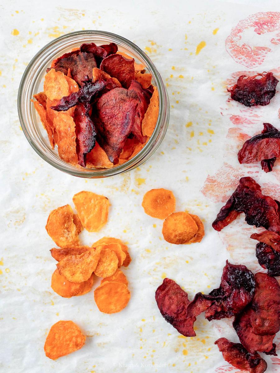 Rezeptbild: Bunte Gemüsechips aus Süßkartoffeln und rote Bete