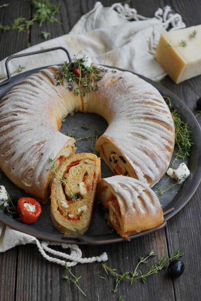 Rezeptbild: Casatiello – italienisches Pizzabrot
