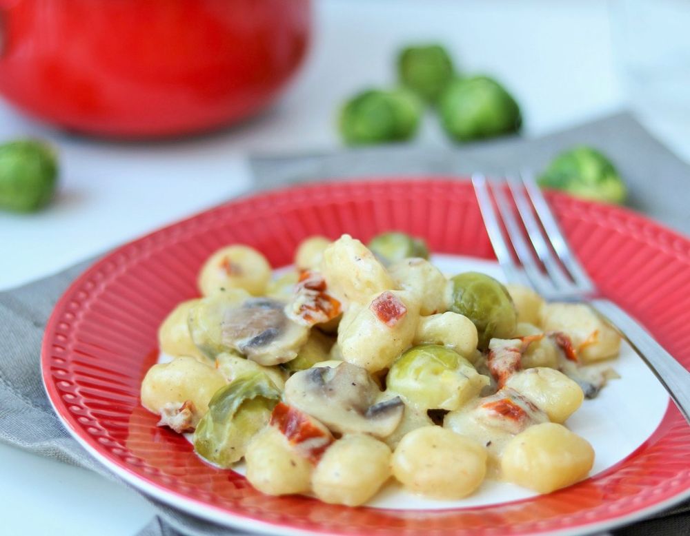 Rezeptbild: Gnocchi mit Rosenkohl, Pilzen & getr. Tomaten