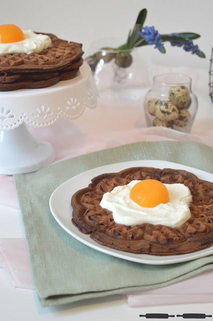 Rezeptbild: Brownie Waffeln mit Spiegeleitopping