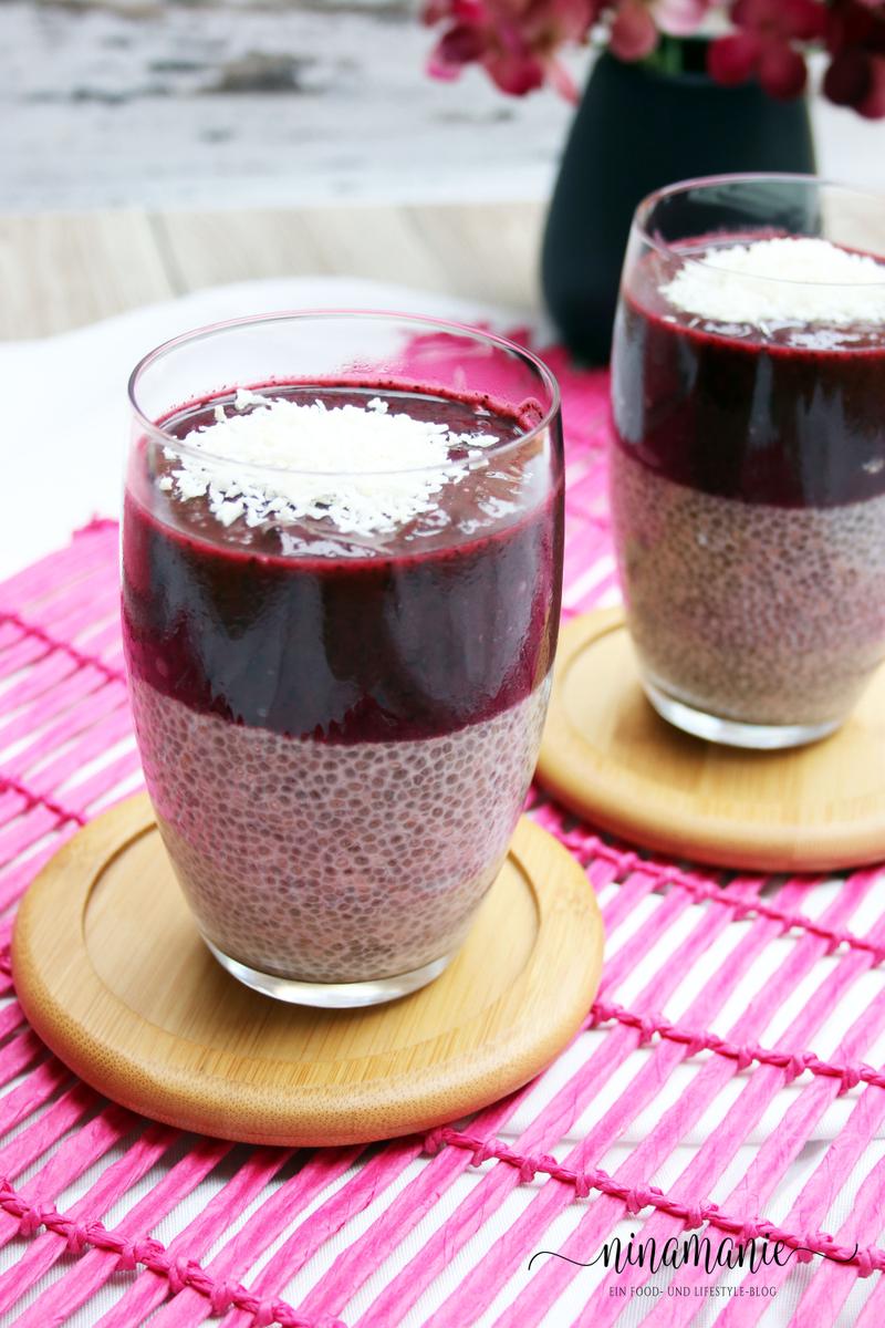 Rezeptbild: Chia-Acai-Parfait mit Heidelbeeren