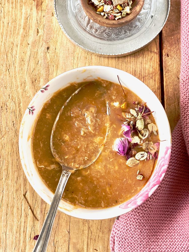 Rezeptbild: Eshkeneh Rivas – Herzhafte Rhabarbersuppe اشكنه ريواس