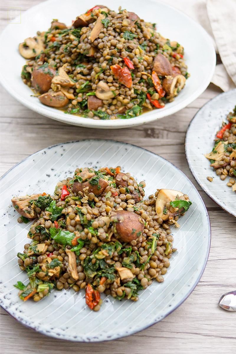 Rezeptbild: Linsenpfanne mit Pilzen und Grünkohl