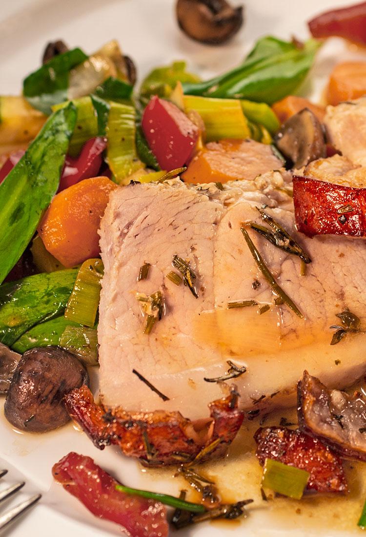 Rezeptbild: Mediterraner Schweinebraten mit Bärlauch