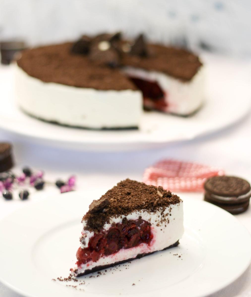 Rezeptbild: Joghurt-Oreo-Cheesecake mit fruchtiger Füllung