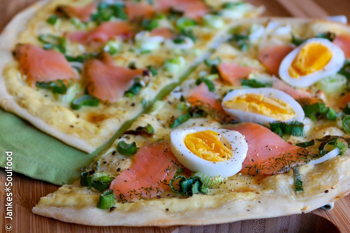 Rezeptbild: Flammkuchen mit Räucherlachs