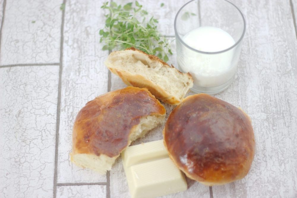 Rezeptbild: Milchbrote mit weißer Schokolade