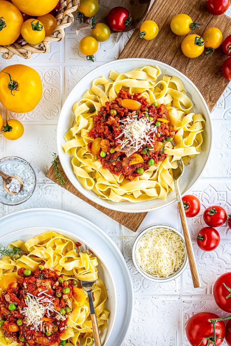 Rezeptbild: Tagliatelle al tonno – Sommerliche Thunfisch-Pasta