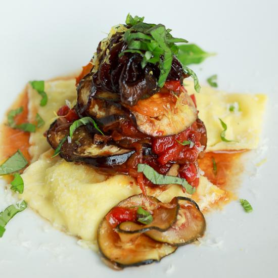Rezeptbild: Ratatouille mit Ravioli und Portweinzwiebeln