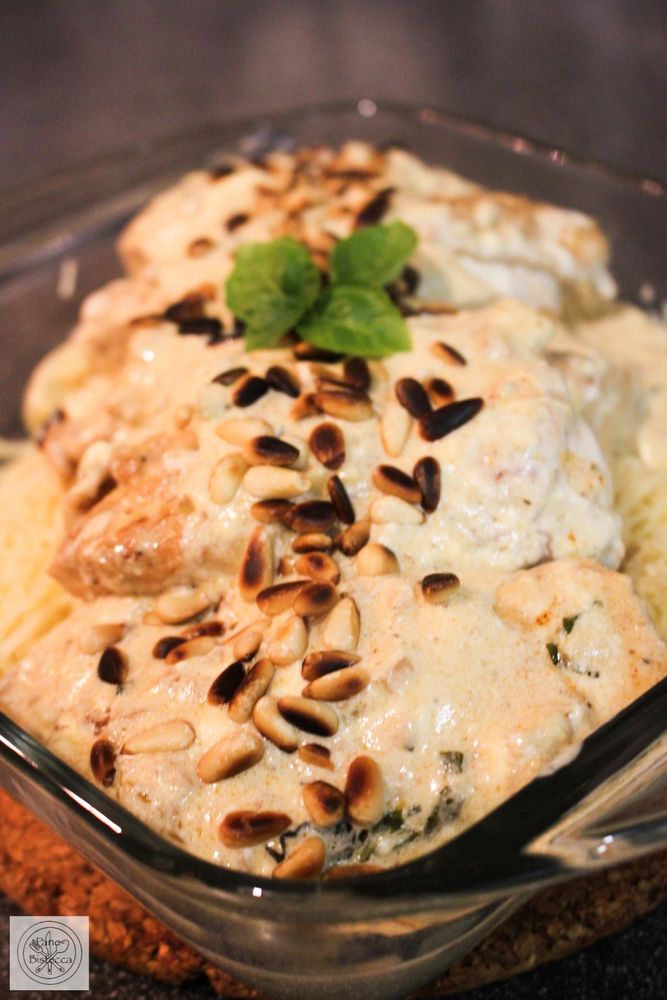 Rezeptbild: Rahmige Huehnerbruestchen auf Paglia e fieno