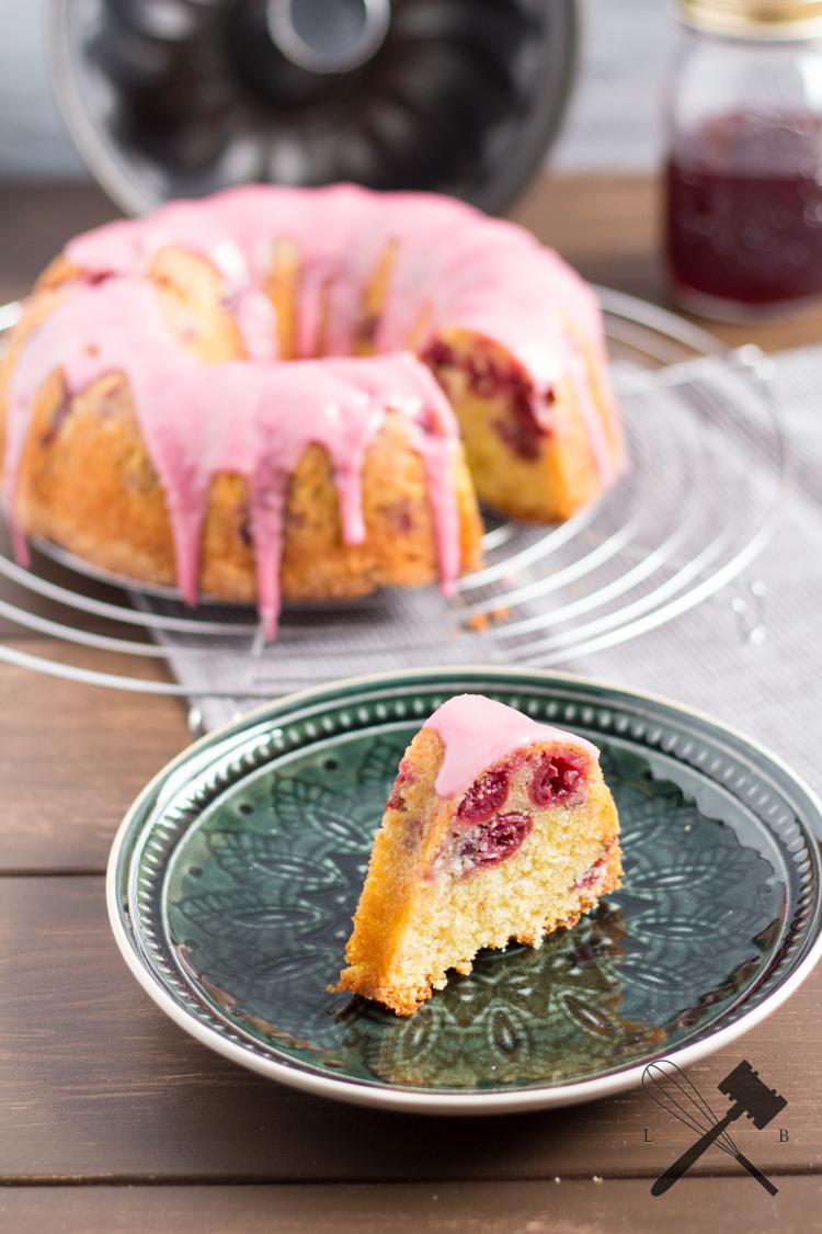 Rezeptbild: Mandel & Kirsch Guglhupf