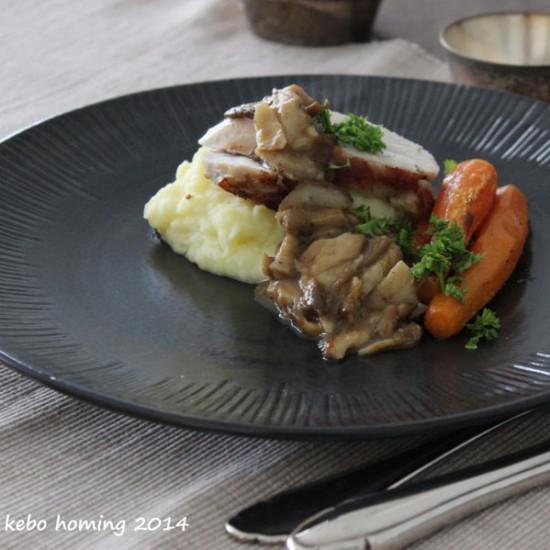 Rezeptbild: Sunday Lunch: Truthahnbrust mit Steinpilzsauce...