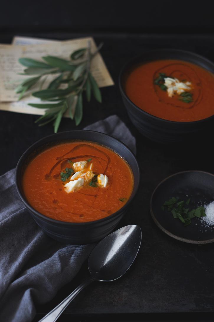 Rezeptbild: Tomatensuppe aus dem Ofen