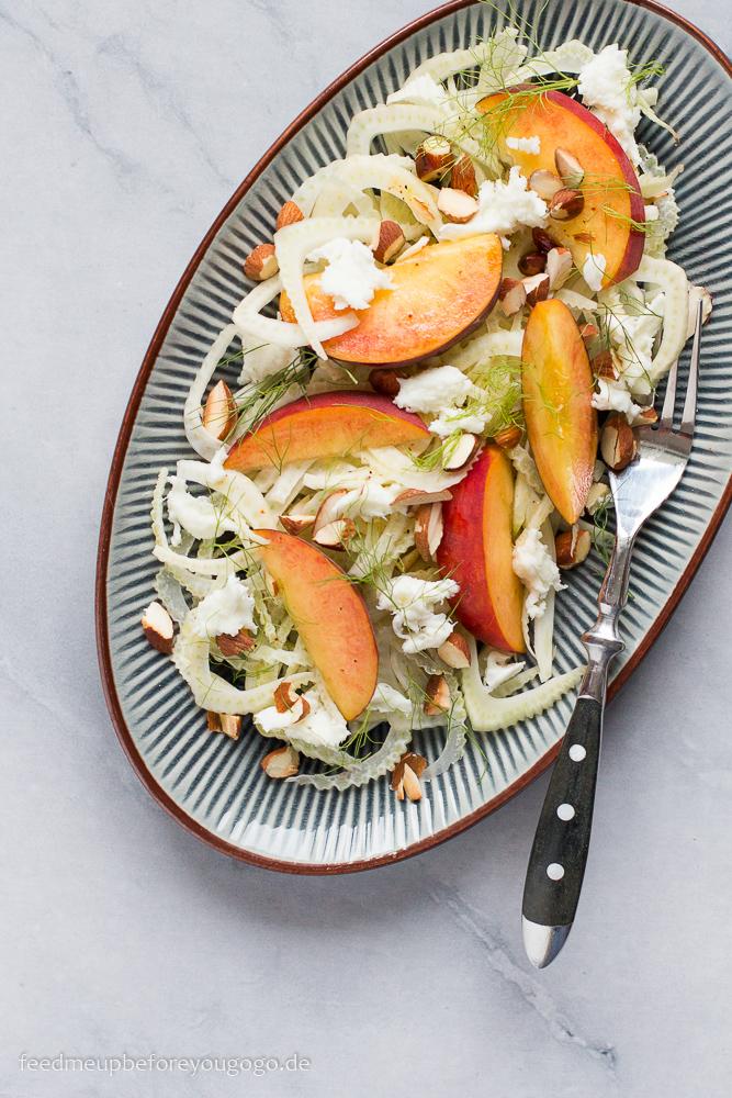Rezeptbild: Sommerlicher Fenchel-Pfirsich-Salat mit Büffelmozzarella