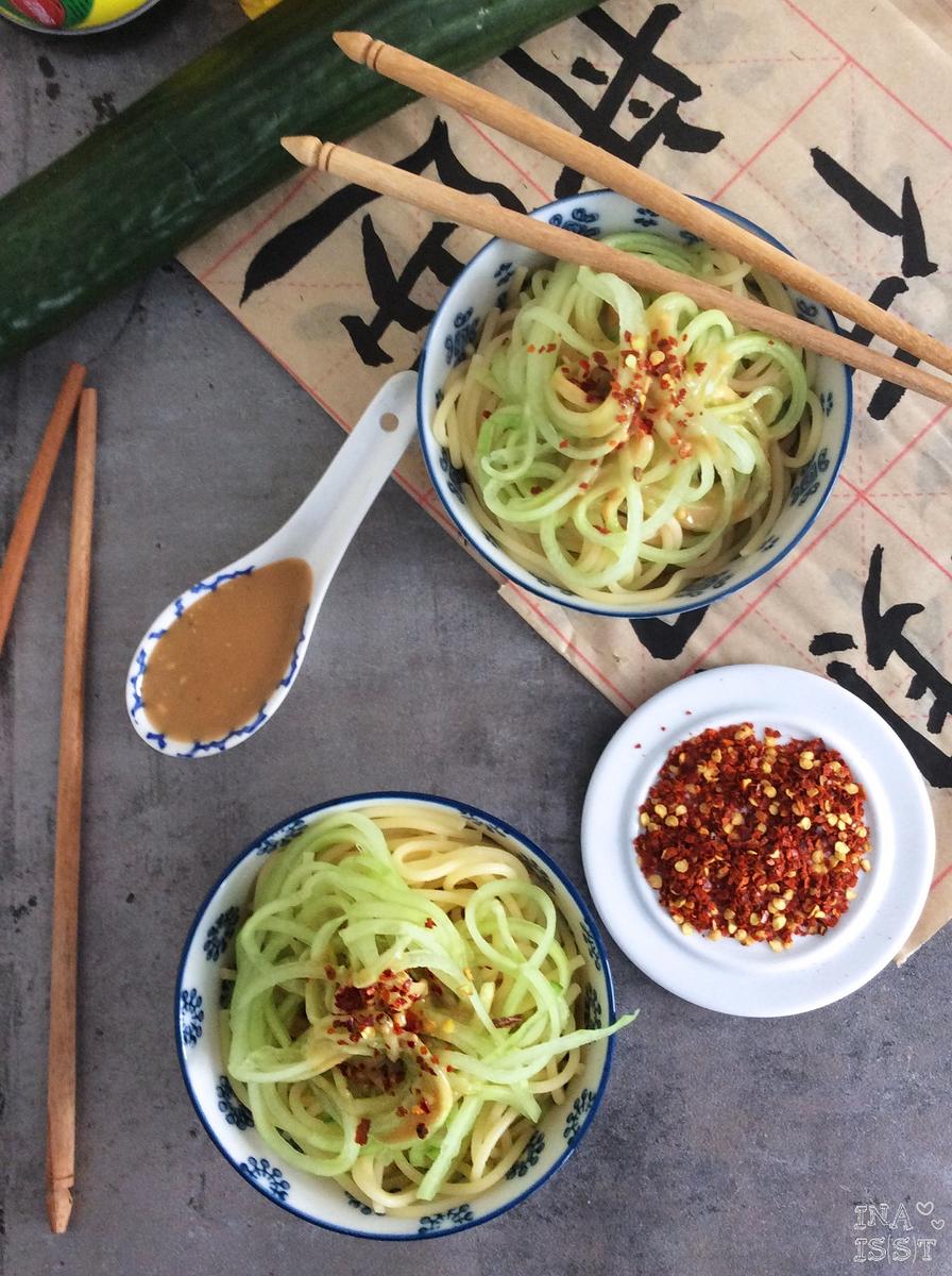 Rezeptbild: Chinesischer Nudelsalat mit Gurke und Erdnussdressing