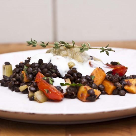 Rezeptbild: Warmer Linsensalat mit gegrillter Aubergine
