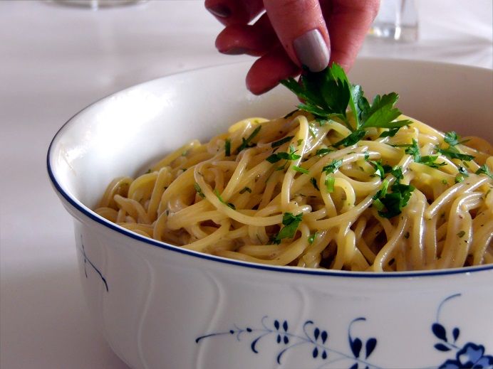 Rezeptbild: Schnell kochen mit One Pot Pasta Käse Knoblauch