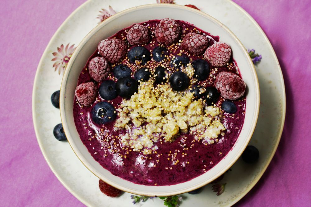 Rezeptbild: Smoothie Bowl mit Blaubeeren und Quinoa