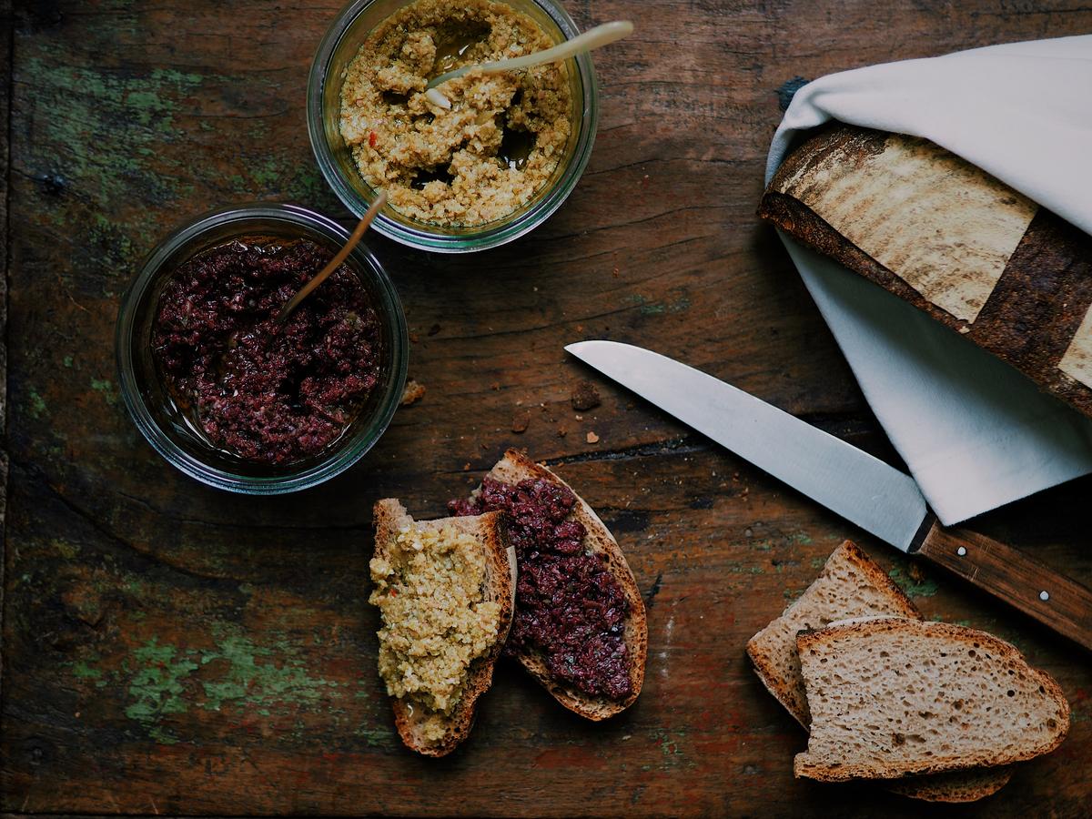 Rezeptbild: Grüne und schwarze Tapanade