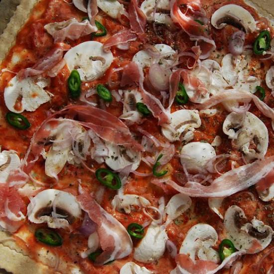 Rezeptbild: Extra-knuspriger, hauchdünner Champignon-Flammkuchen: ohne Hefe!