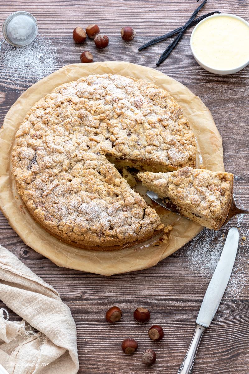 Rezeptbild: Haselnuss-Streuselkuchen mit Nougatfüllung