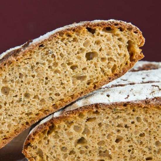 Rezeptbild: Rotes Kräuter-Käse-Brot