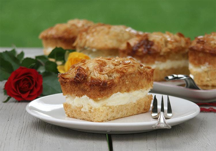 Rezeptbild: Bienenstich Muffins mit Amaretto-Vanillecreme