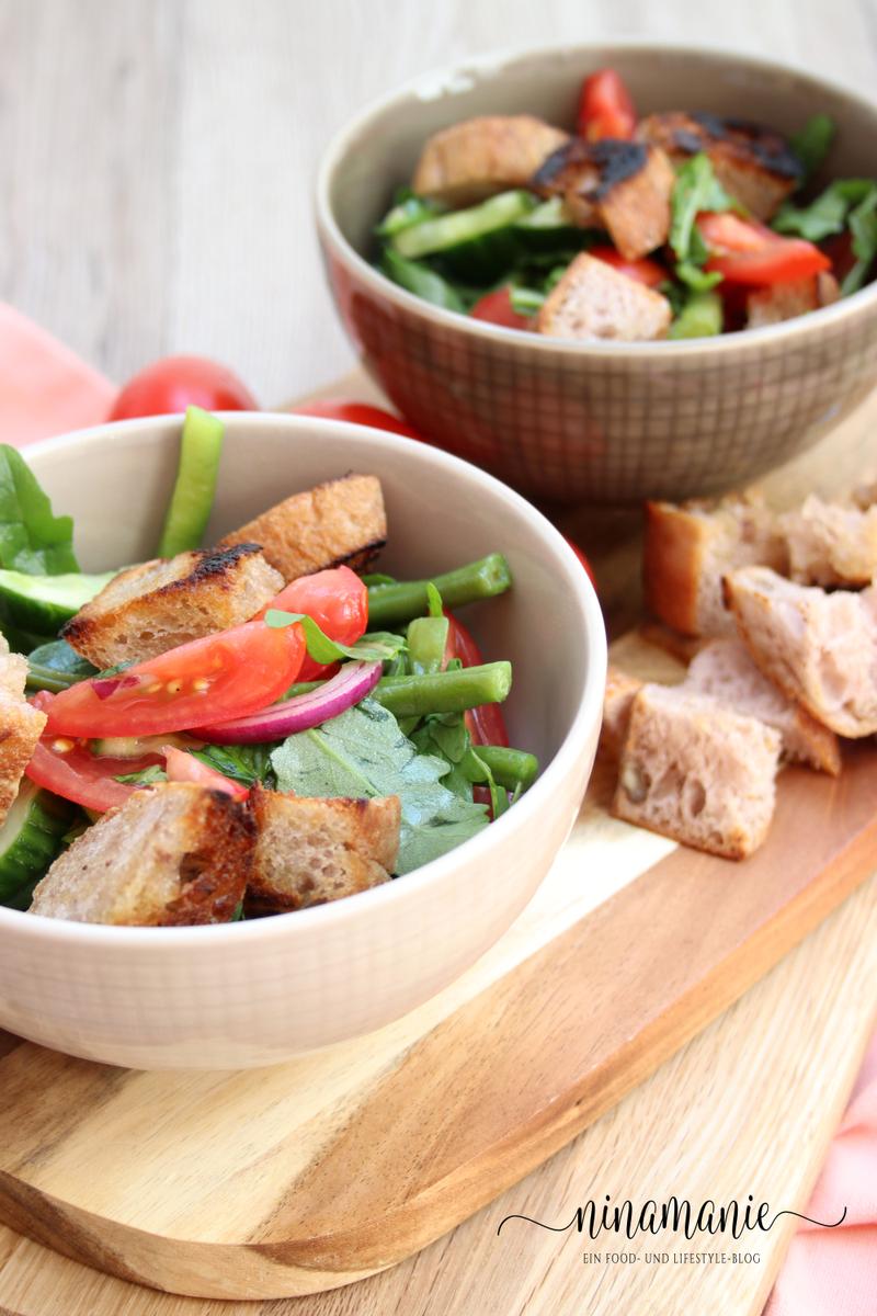 Rezeptbild: Brotsalat mit Tomaten und Bohnen