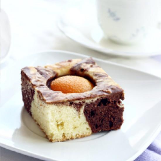 Rezeptbild: Stracciatella-Marmorkuchen mit Aprikosen