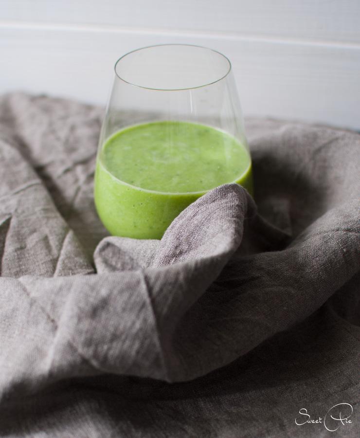 Rezeptbild: Green Smoothie mit Spinat, Avocado & Gurke