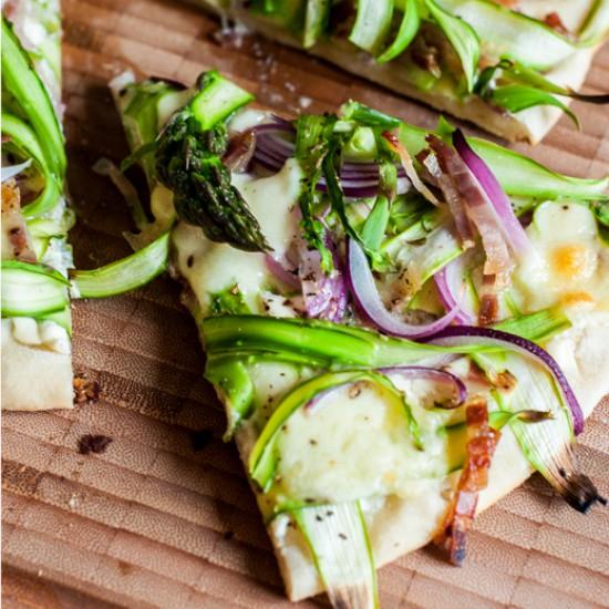 Rezeptbild: Pizza mit grünem Spargel