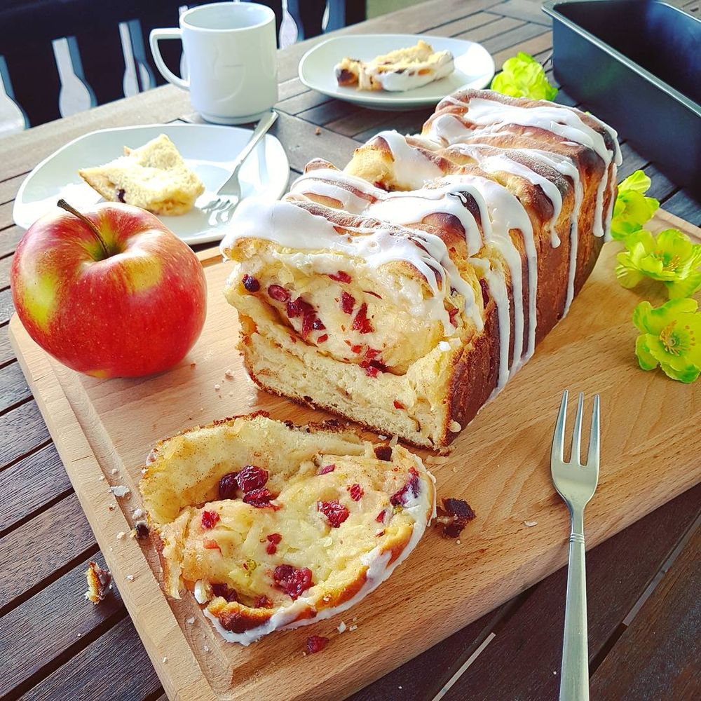 Rezeptbild: Apfel-Zupfbrot mit Cranberries und Limette